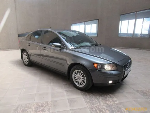 Volvo S40 1.6 Image 2